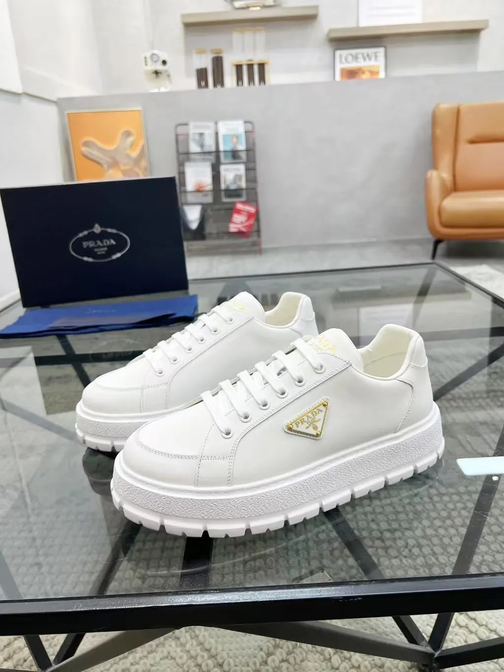 Men's Men's Shoes 💰440 [New Style] 🎍🎍Prada Prada's new men's leather sneakers, the highest version on the market, any comparison is welcome🆚! The original leather has excellent texture and is super high-end! Fetal sheep net lining imported from Italy, removable pad! Luxurious materials and fine workmanship, highly recommended! Code: 38-44 (45 can be customized
